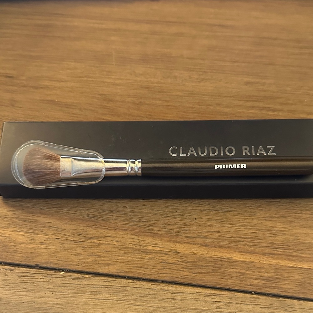 Claudio Riaz Primer Brush